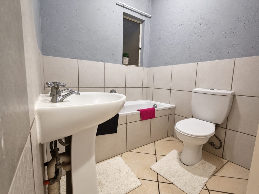 2 Bedroom Property for Sale in Waterval East North West